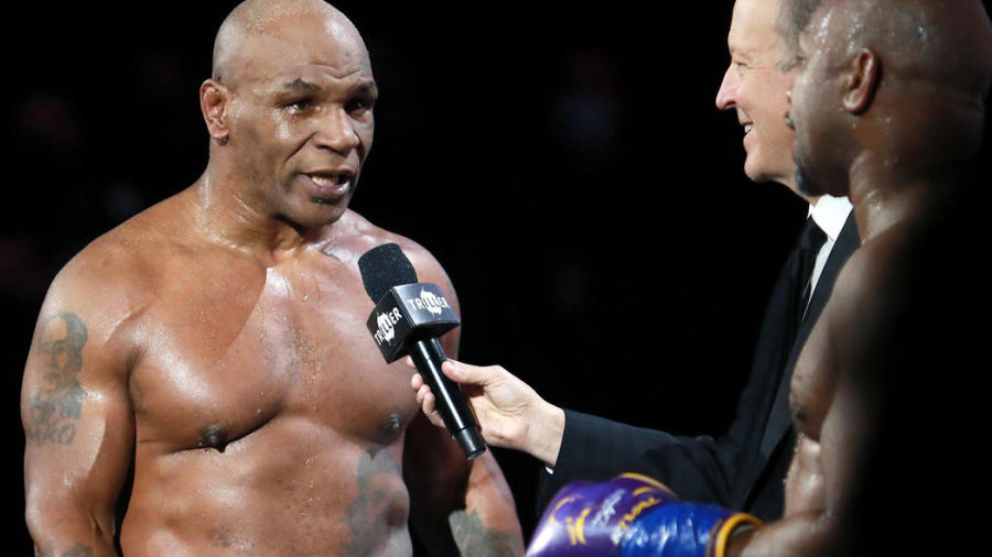 Mike Tyson napadnut pri izlasku iz Staples Centra nakon borbe protiv Roy Jonesa Jr.